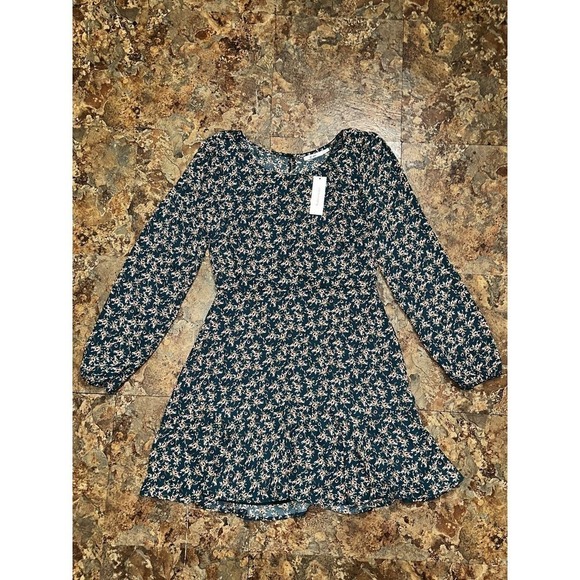 Francesca’s Mi ami Women’s Dress Size Medium Keyhole Long Sleeve Green Floral - Picture 1 of 11